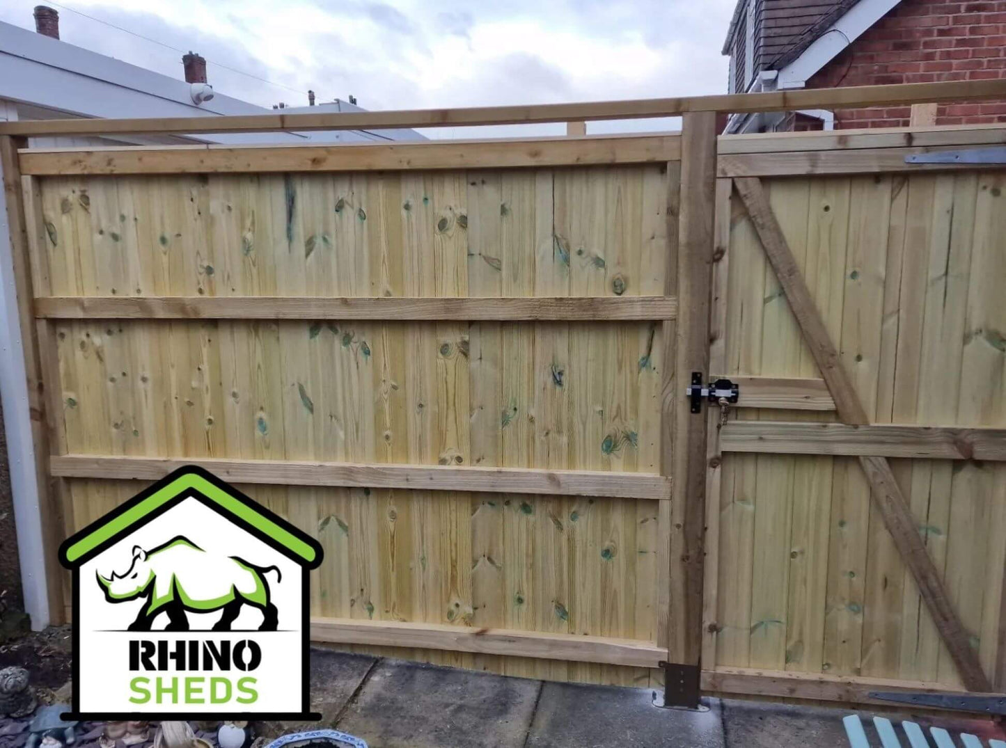 All Wood V Lap T&G Fencing